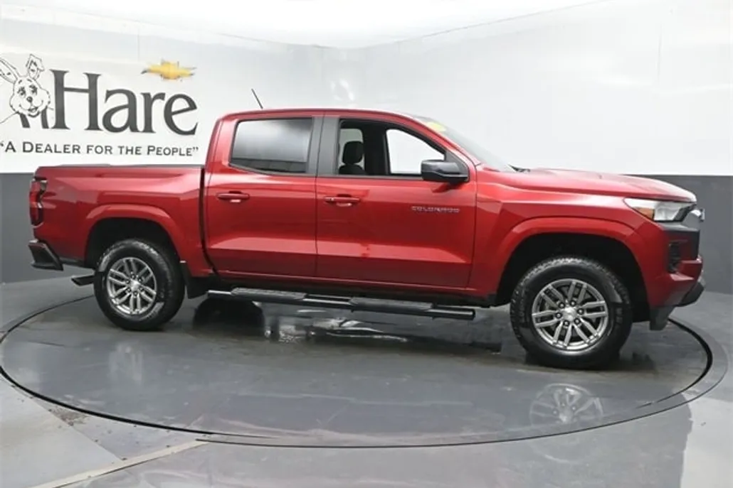 2024 Chevrolet Colorado LT photo 1