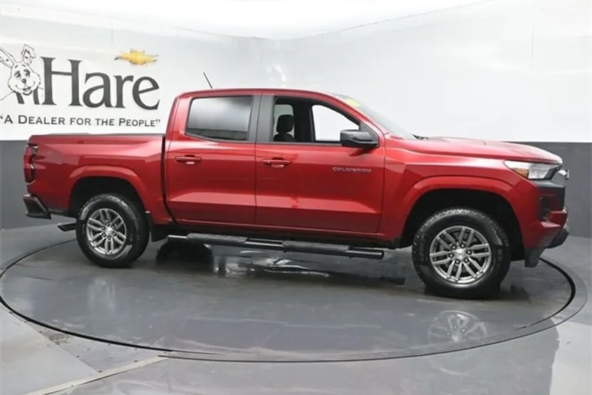 2024 Chevrolet Colorado LT photo 1