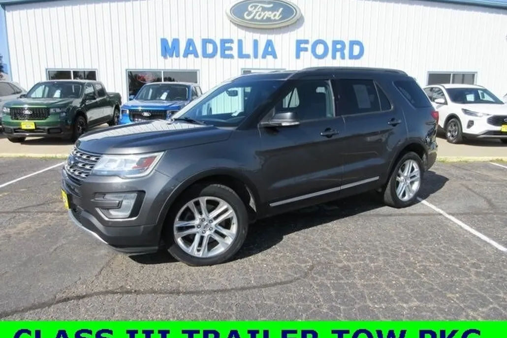 2016 Ford Explorer XLT photo 1