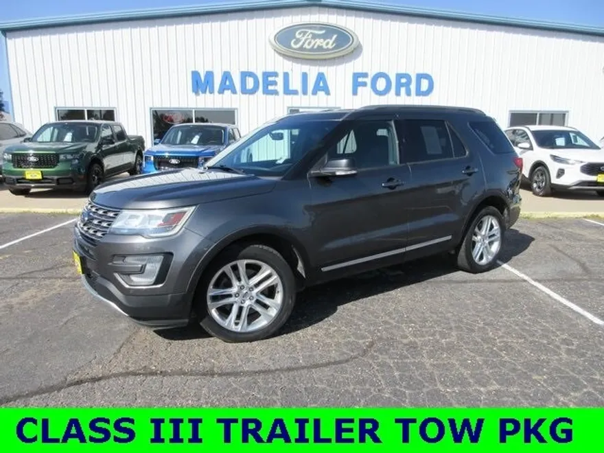 2016 Ford Explorer XLT photo 1