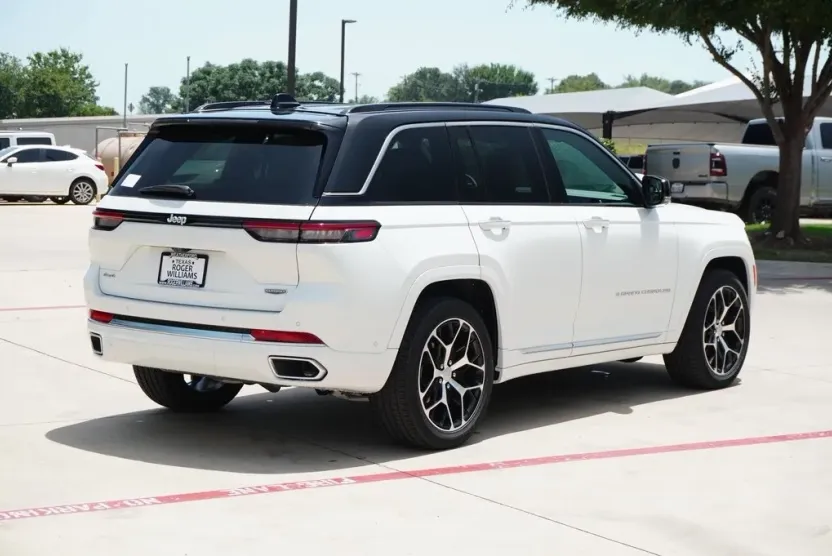 2025 Jeep Grand Cherokee Summit photo 1