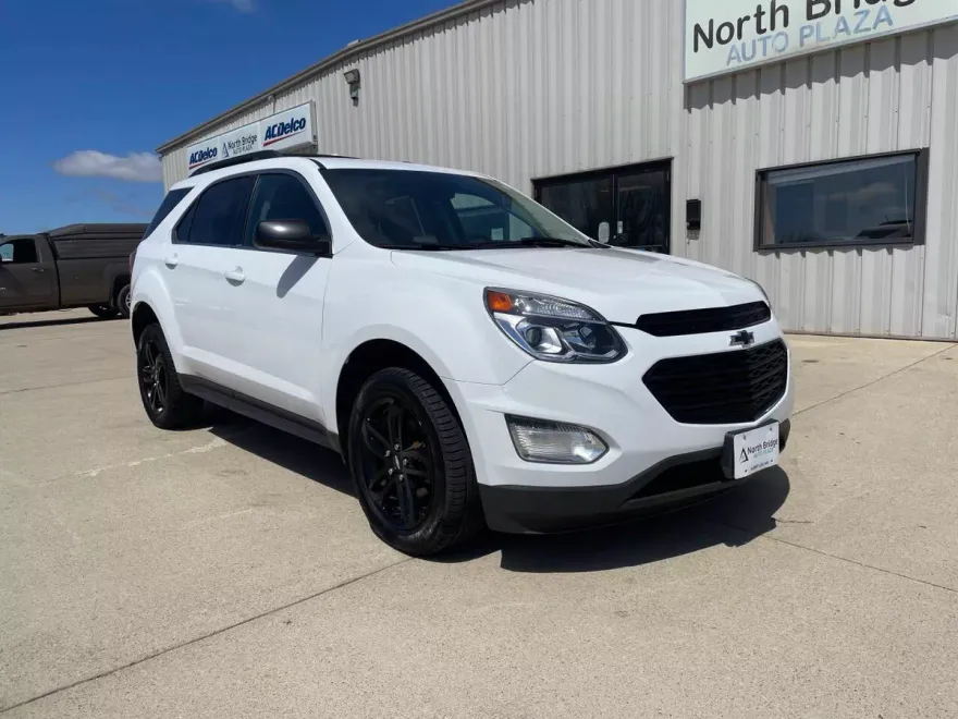 2017 Chevrolet Equinox LT photo 1