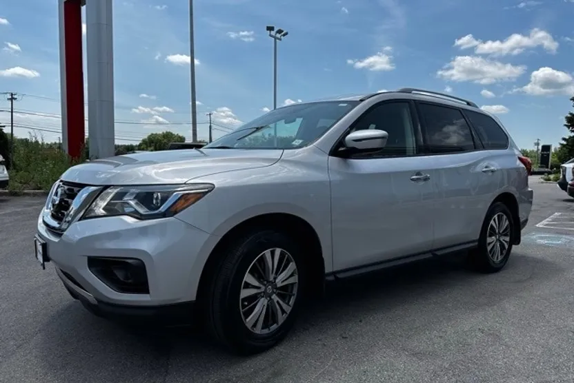 2020 Nissan Pathfinder S photo 1