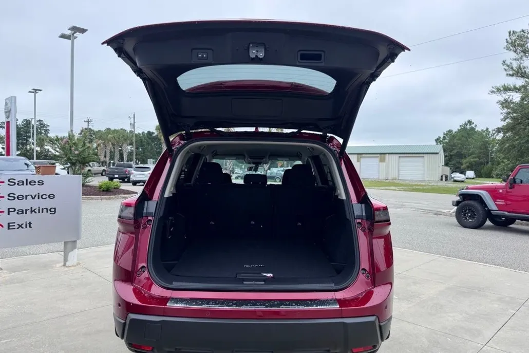 2026 Nissan Rogue SV photo 1