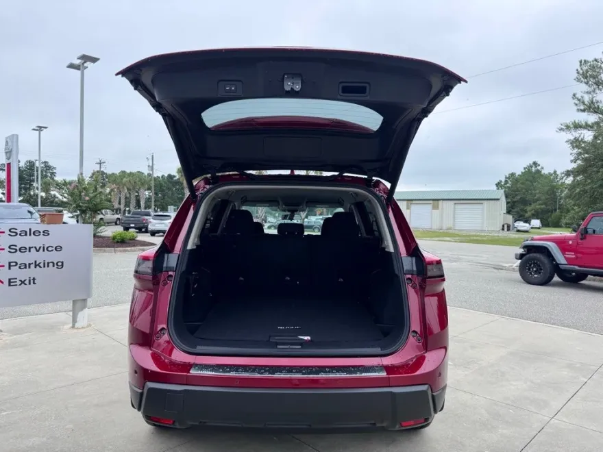 2026 Nissan Rogue SV photo 1