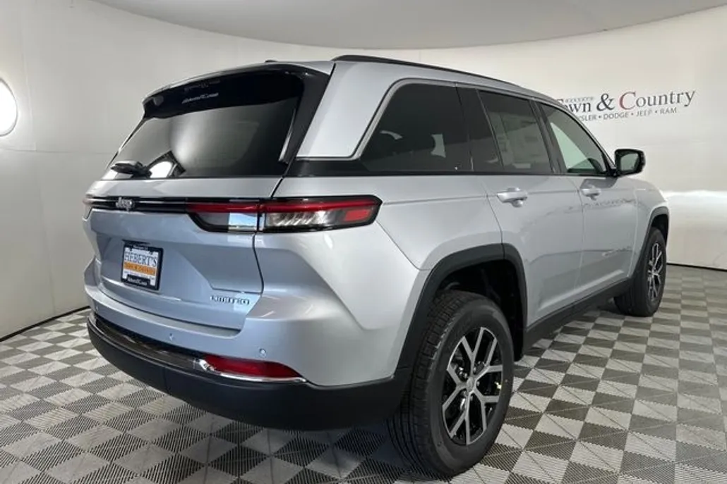 2025 Jeep Grand Cherokee Limited photo 1