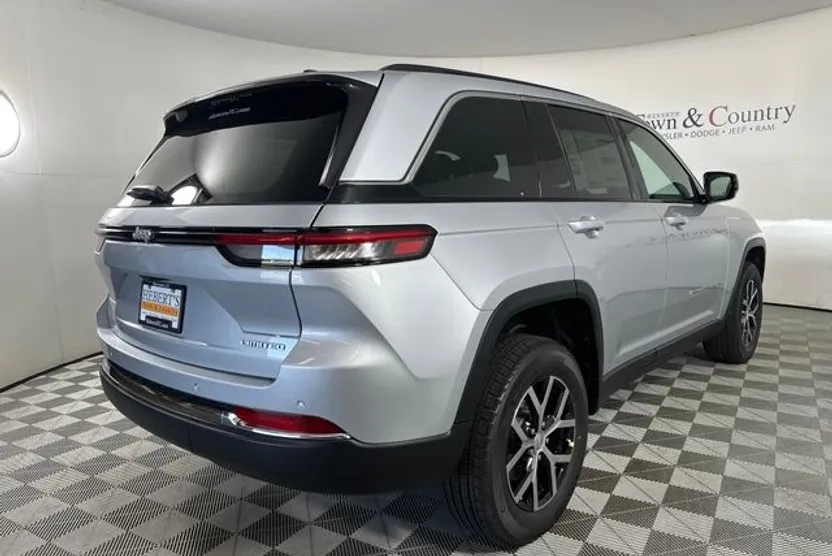 2025 Jeep Grand Cherokee Limited photo 1