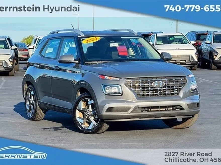 2024 Hyundai Venue SEL photo 1
