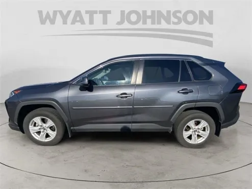 2020 Toyota RAV4 XLE photo 4