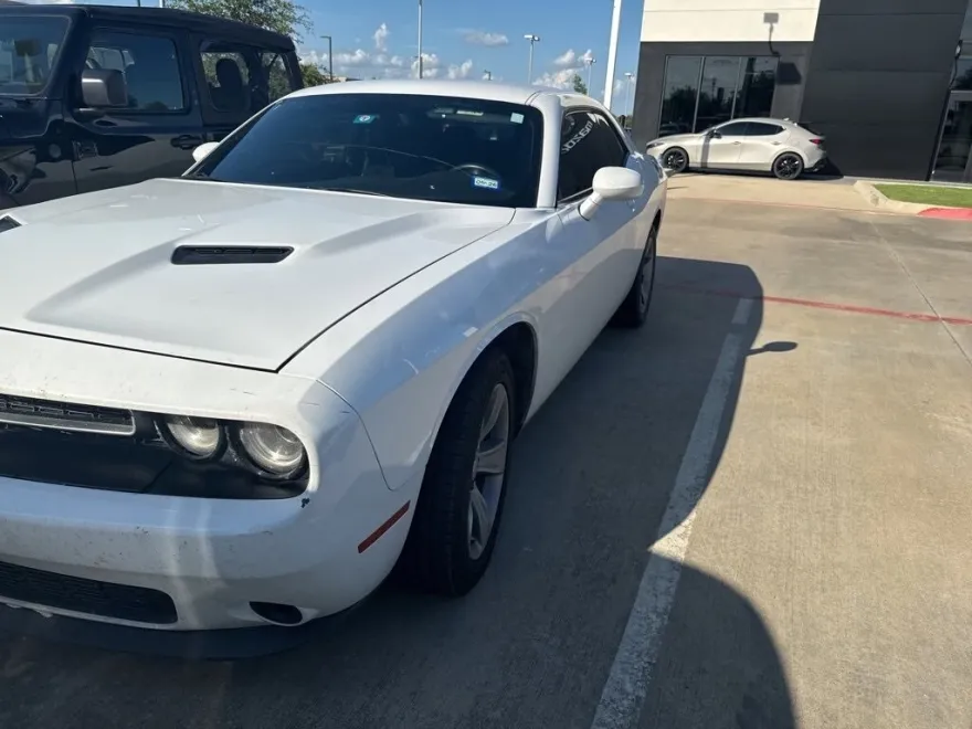 2015 Dodge Challenger SXT photo 1