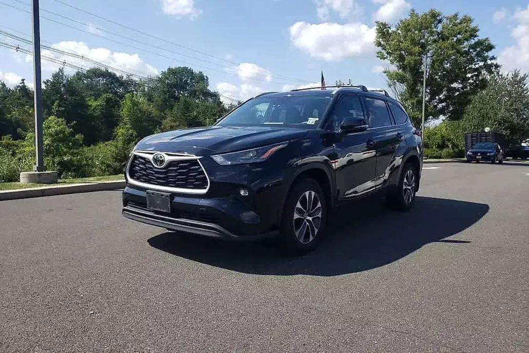 2022 Toyota Highlander XLE photo 1