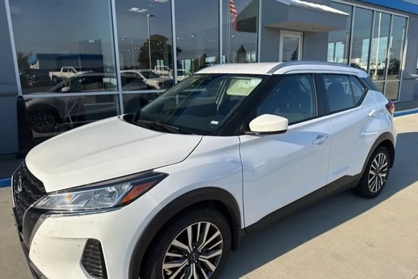2023 Nissan Kicks SV photo 1