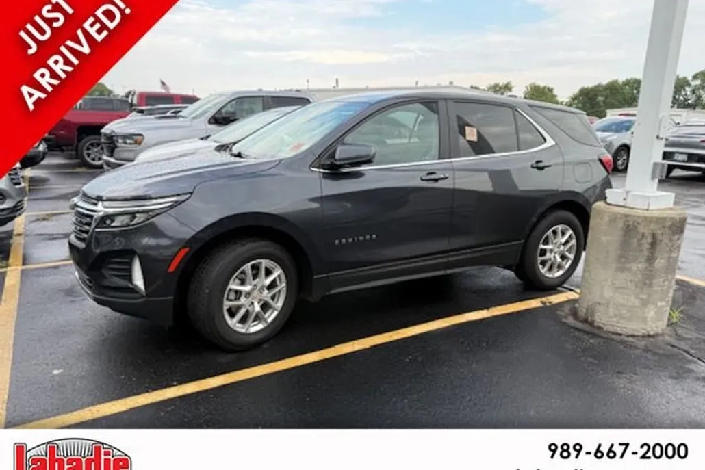 2022 Chevrolet Equinox LT photo 1