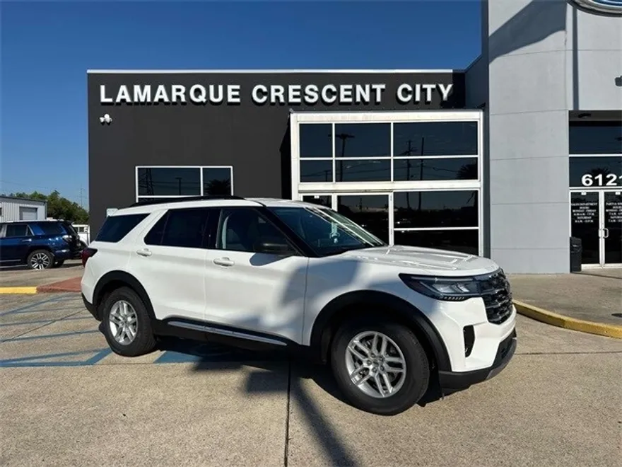 2025 Ford Explorer photo 1