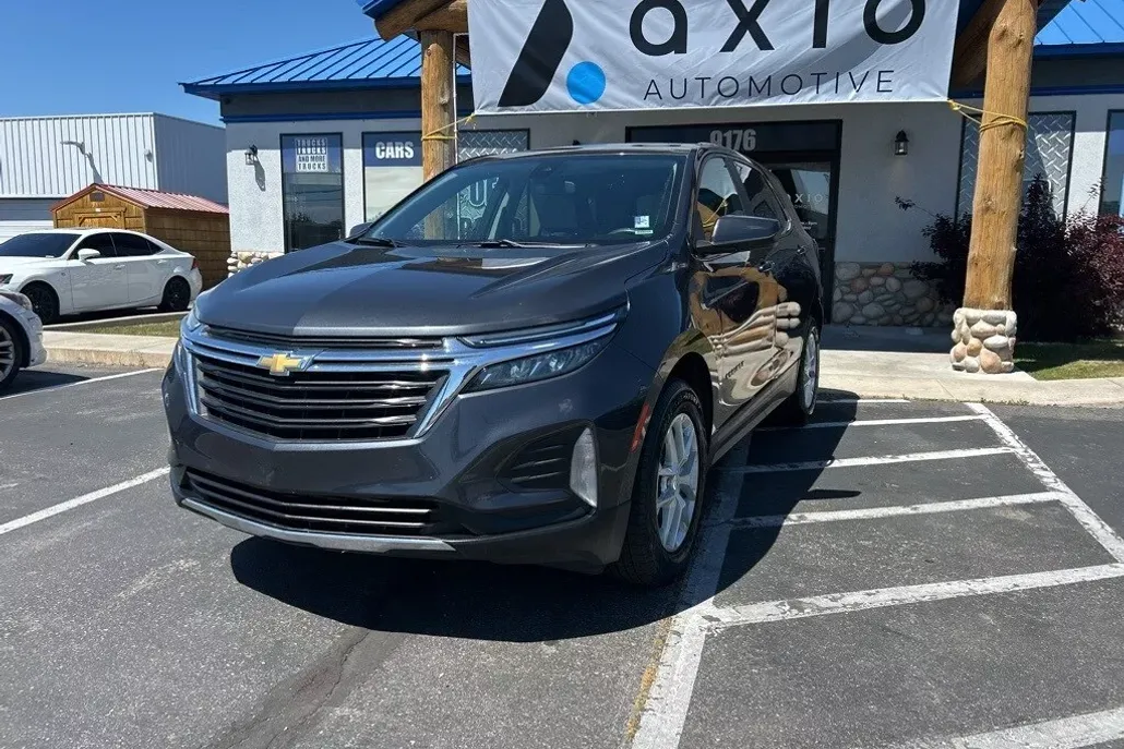 2023 Chevrolet Equinox LT photo 1