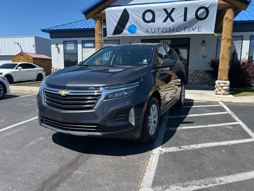 2023 Chevrolet Equinox LT photo 1