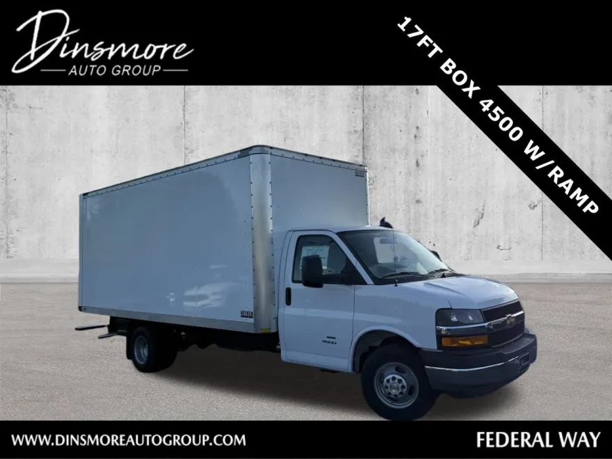 2024 Chevrolet Express Cutaway photo 1