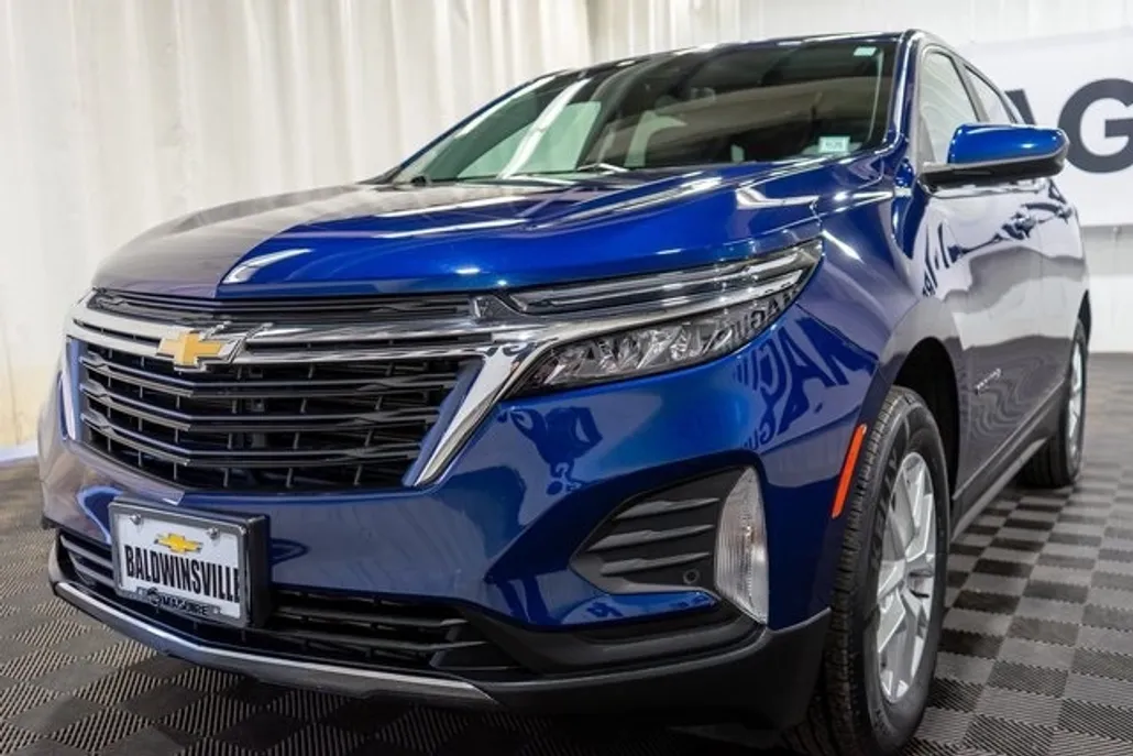 2022 Chevrolet Equinox LT photo 1