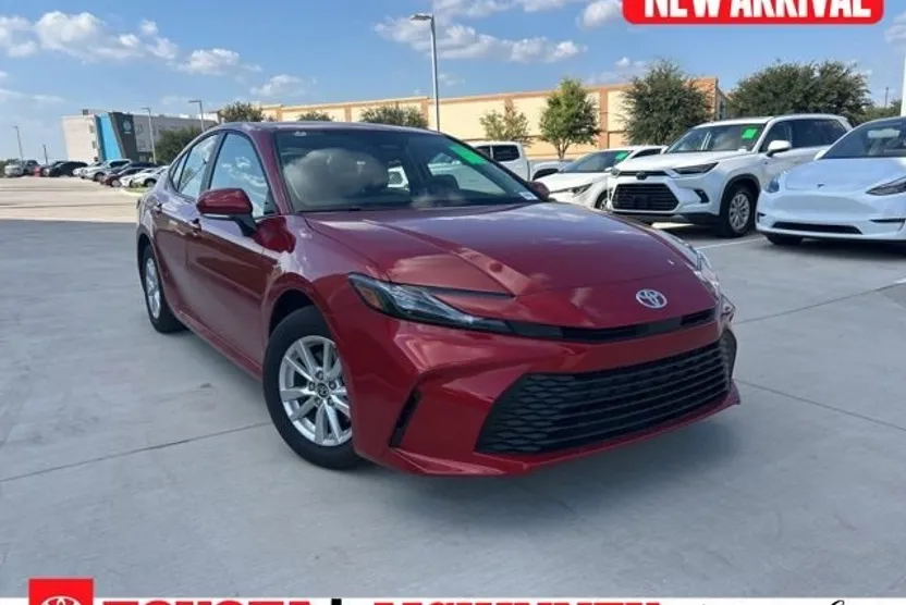 2025 Toyota Camry LE photo 1