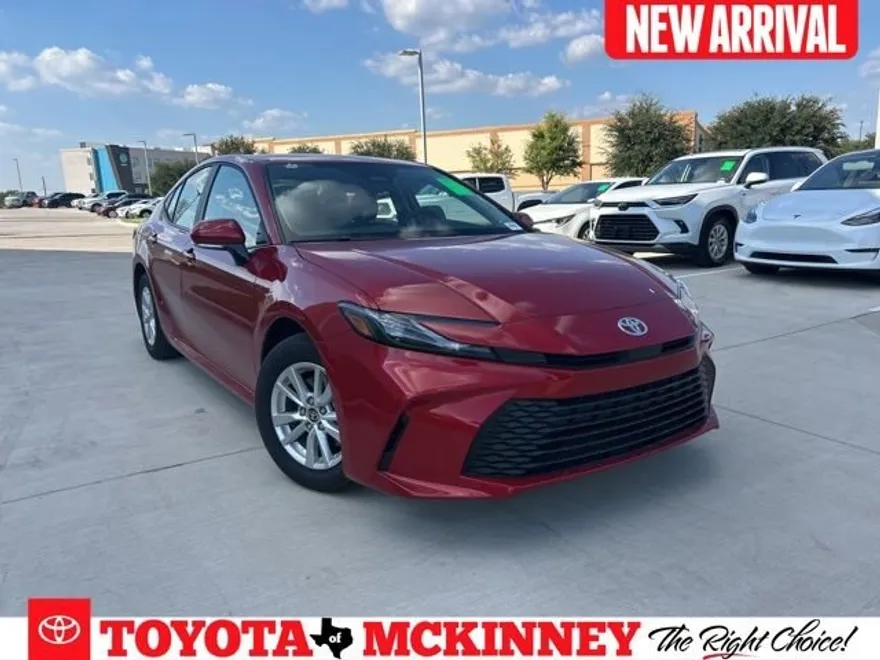 2025 Toyota Camry LE photo 1
