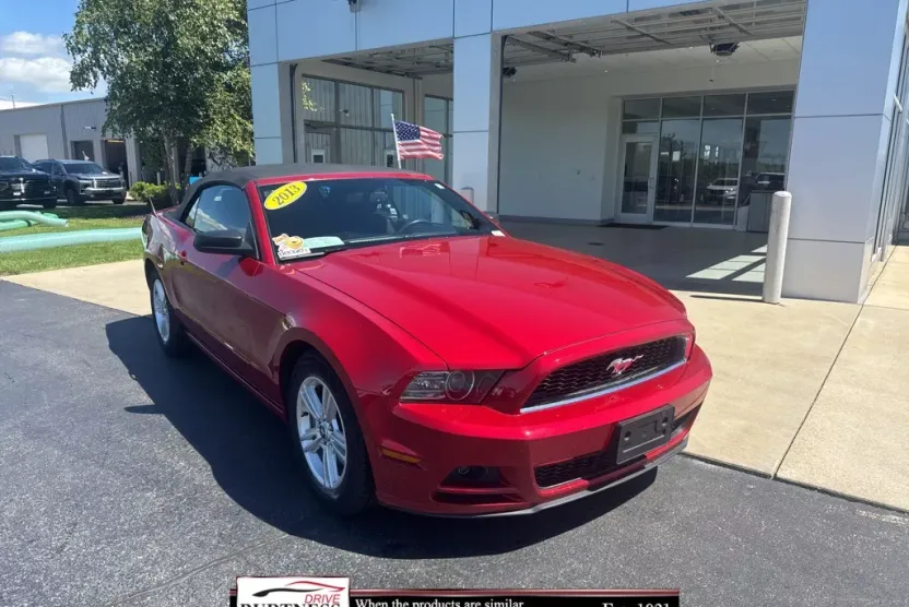 2013 Ford Mustang V6 Convertible photo 1