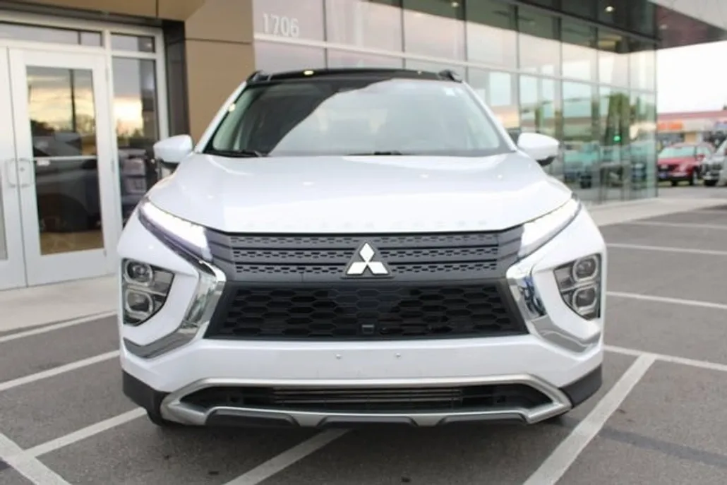 2022 Mitsubishi Eclipse Cross SE photo 1