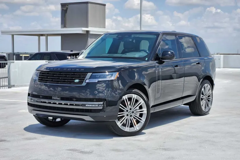 2025 Land Rover Range Rover SE photo 1
