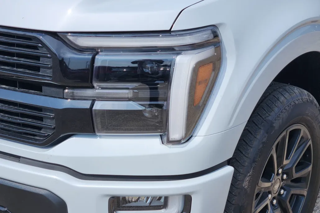 2025 Ford F-150 Platinum photo 1