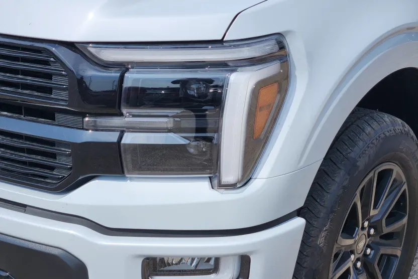 2025 Ford F-150 Platinum photo 1