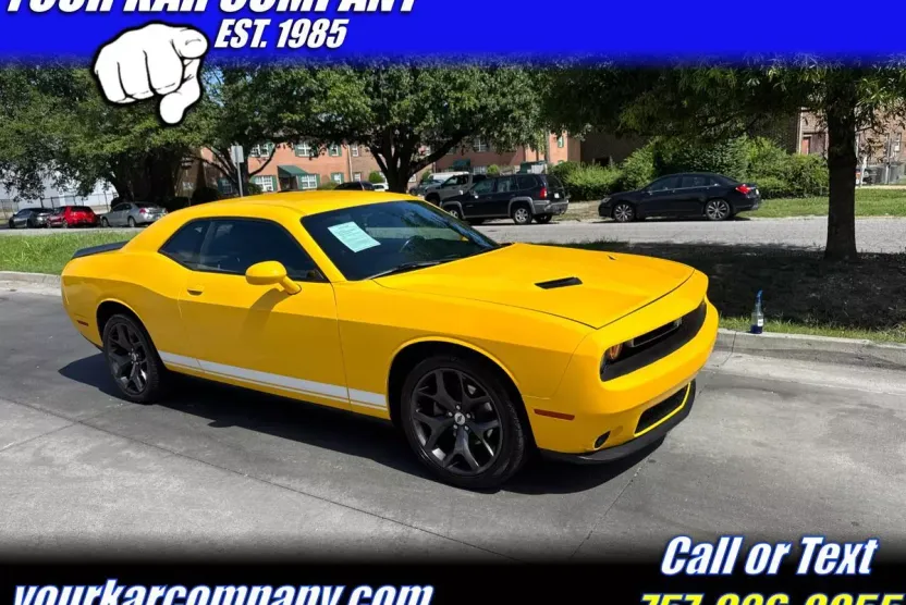 2017 Dodge Challenger SXT photo 1