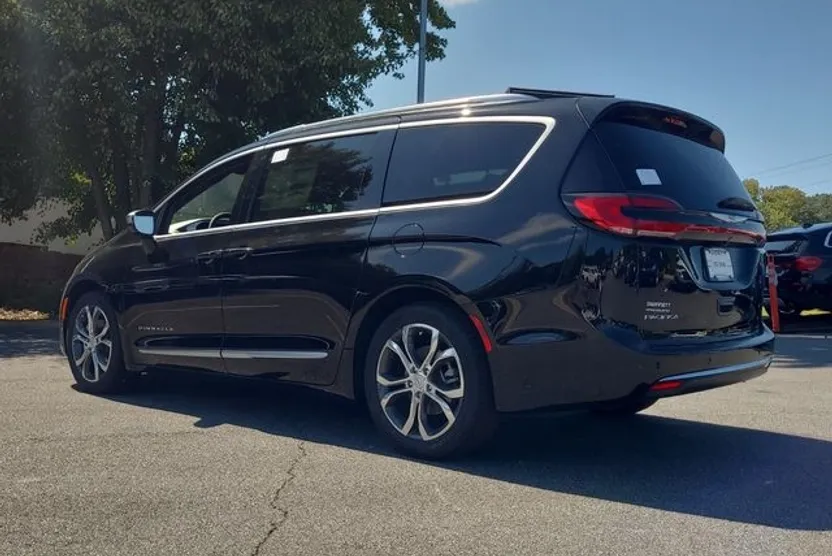2026 Chrysler Pacifica Pinnacle photo 1