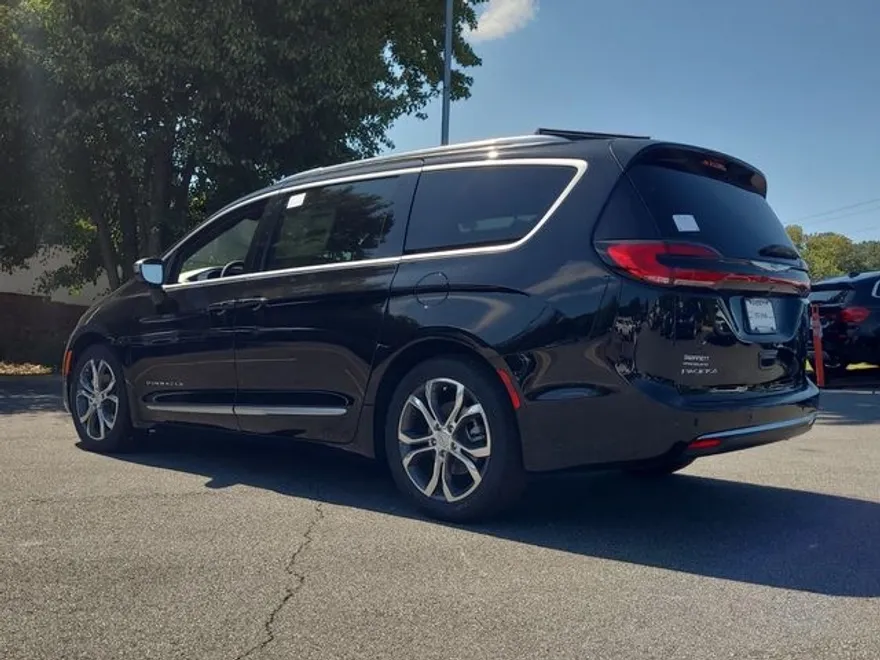 2026 Chrysler Pacifica Pinnacle photo 1