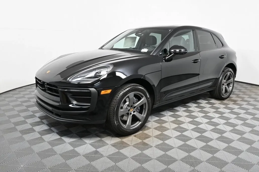 2026 Porsche Macan T photo 1