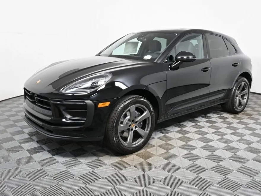 2026 Porsche Macan T photo 1