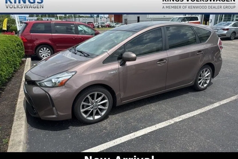 2017 Toyota Prius V Five photo 1