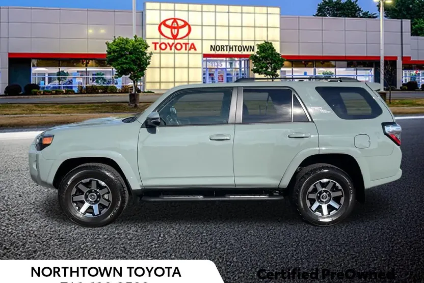 2023 Toyota 4Runner TRD Off-Road Premium photo 1