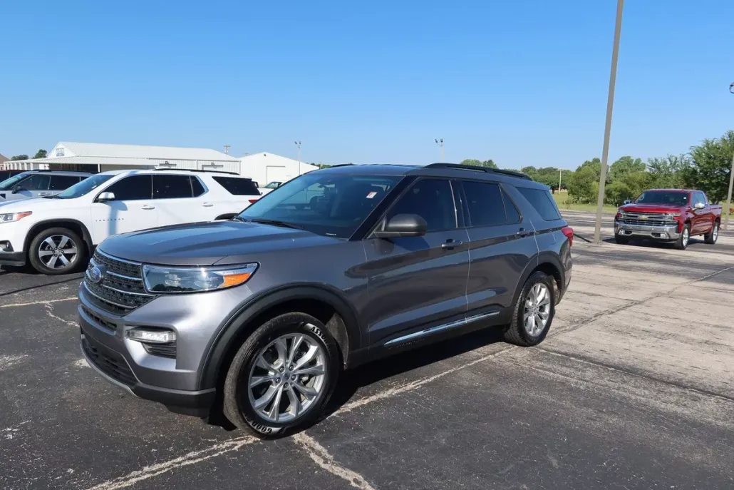 2022 Ford Explorer XLT photo 1