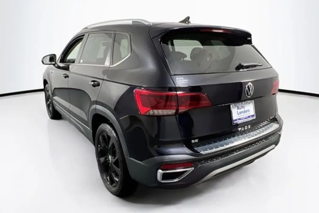 2022 Volkswagen Taos SE photo 1