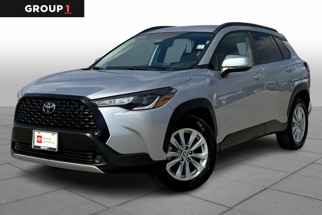 2024 Toyota Corolla Cross LE photo 1