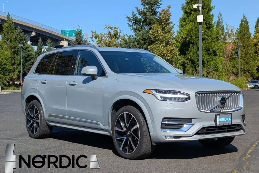 2025 Volvo XC60 B5 Hybrid Plus photo 1