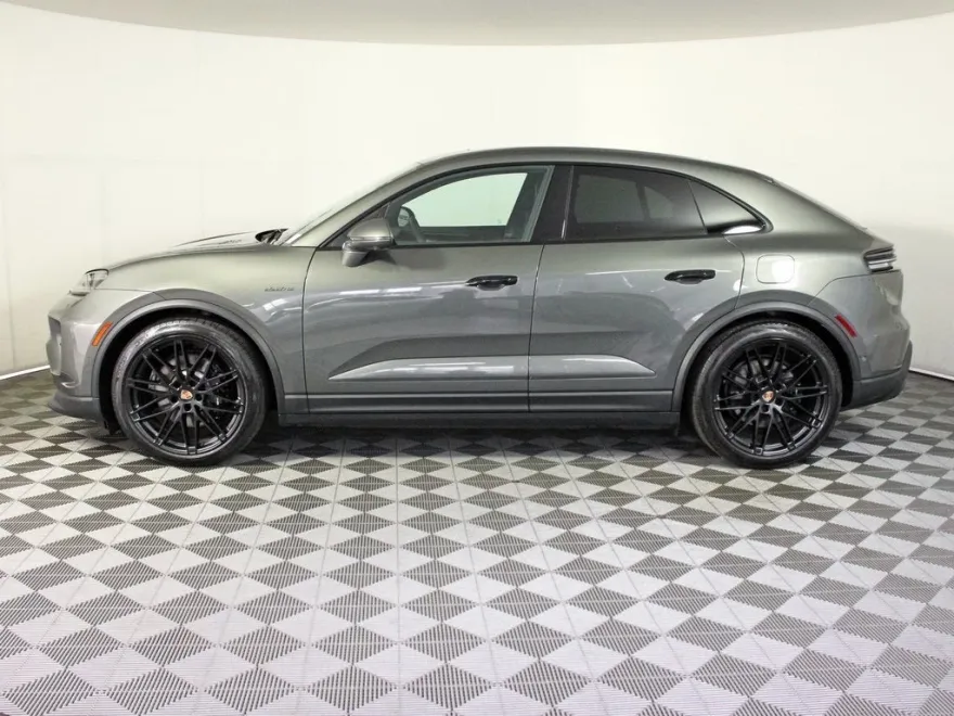 2025 Porsche Macan Electric photo 1