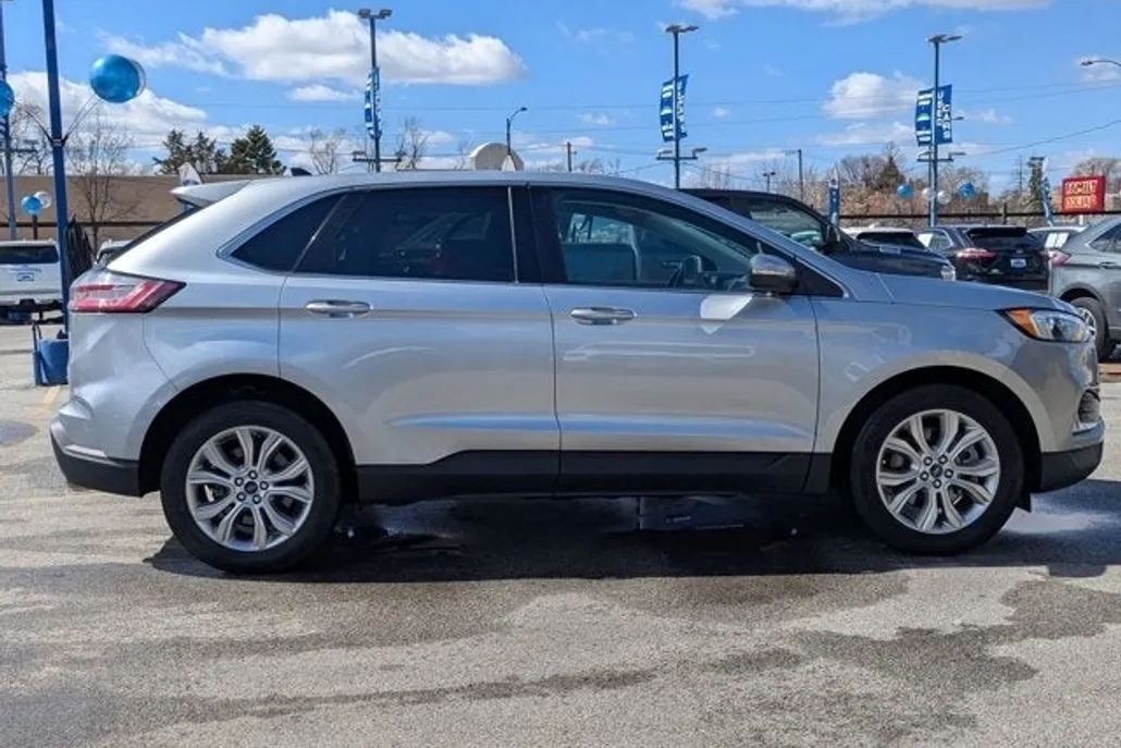2022 Ford Edge Titanium photo 1