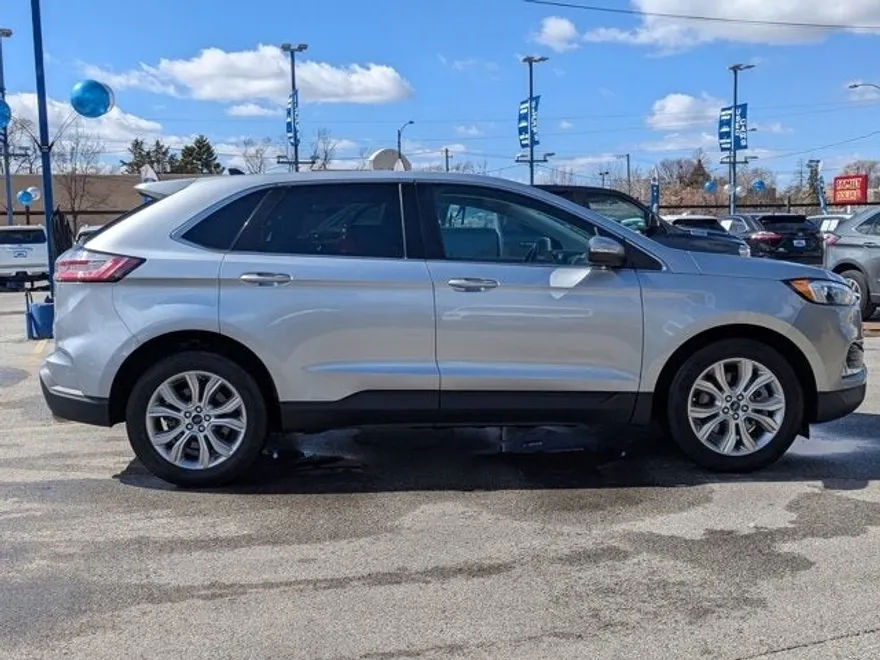 2022 Ford Edge Titanium photo 1