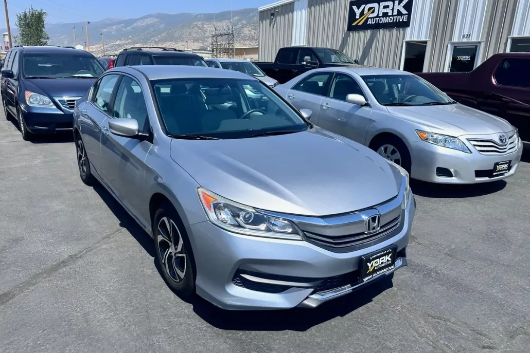 2016 Honda Accord LX photo 1