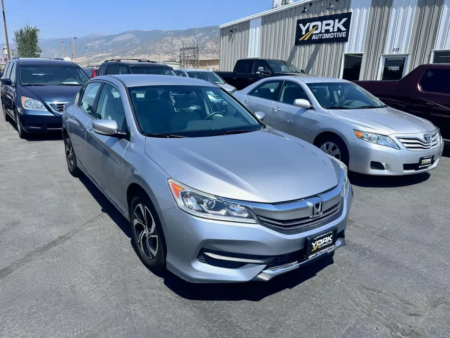 2016 Honda Accord LX photo 1