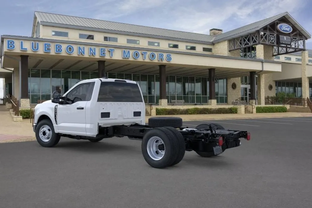 2025 Ford F-350 XL photo 1