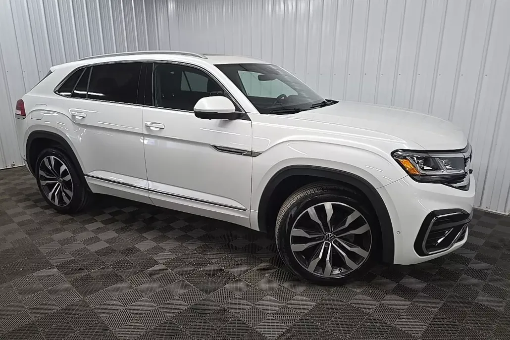 2022 Volkswagen Atlas Cross Sport V6 SEL Premium R-Line photo 1