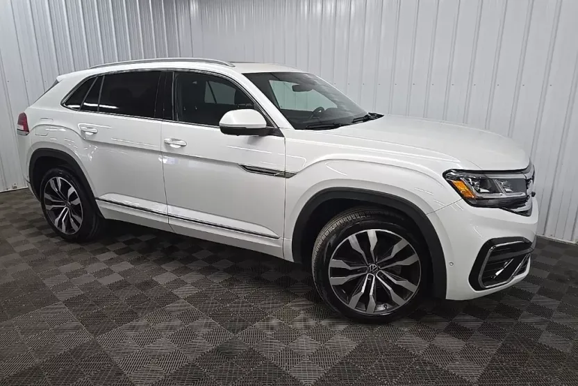 2022 Volkswagen Atlas Cross Sport V6 SEL Premium R-Line photo 1