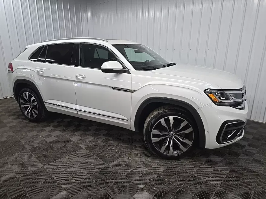 2022 Volkswagen Atlas Cross Sport V6 SEL Premium R-Line photo 1