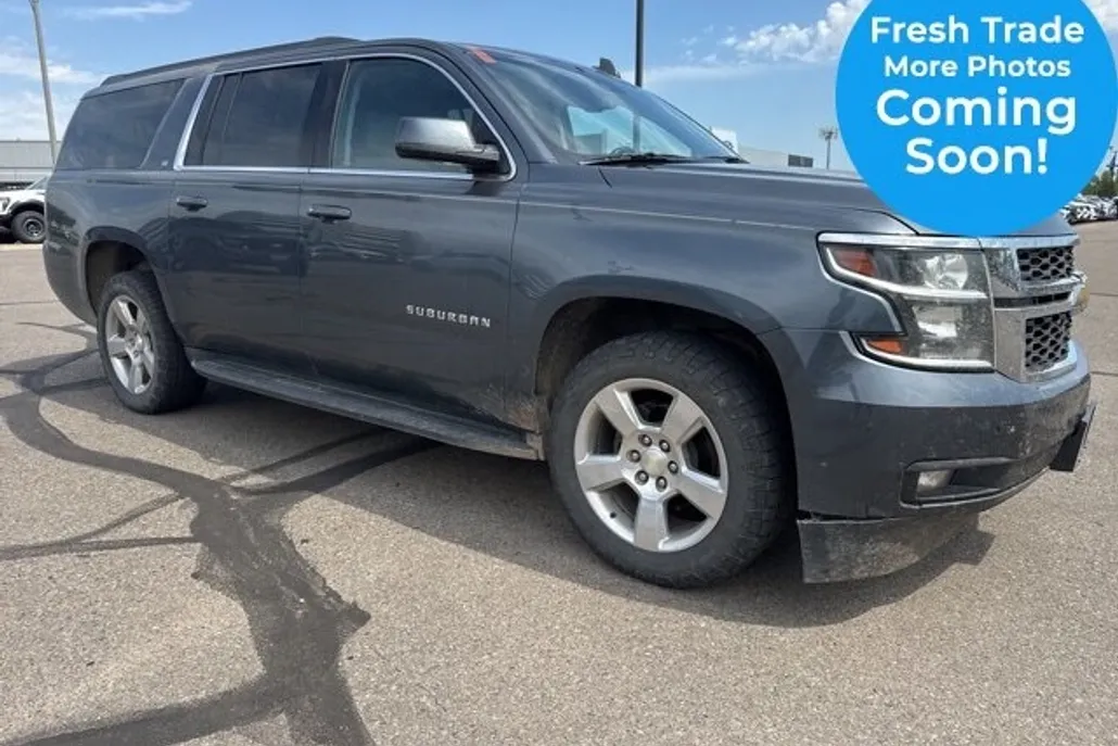 2020 Chevrolet Suburban LT photo 1